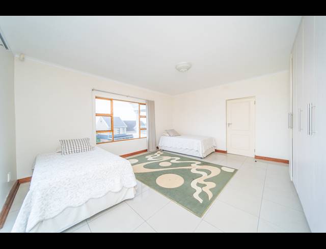 5 BEDROOM FREEHOLD FOR SALE IN COVE ROCK
